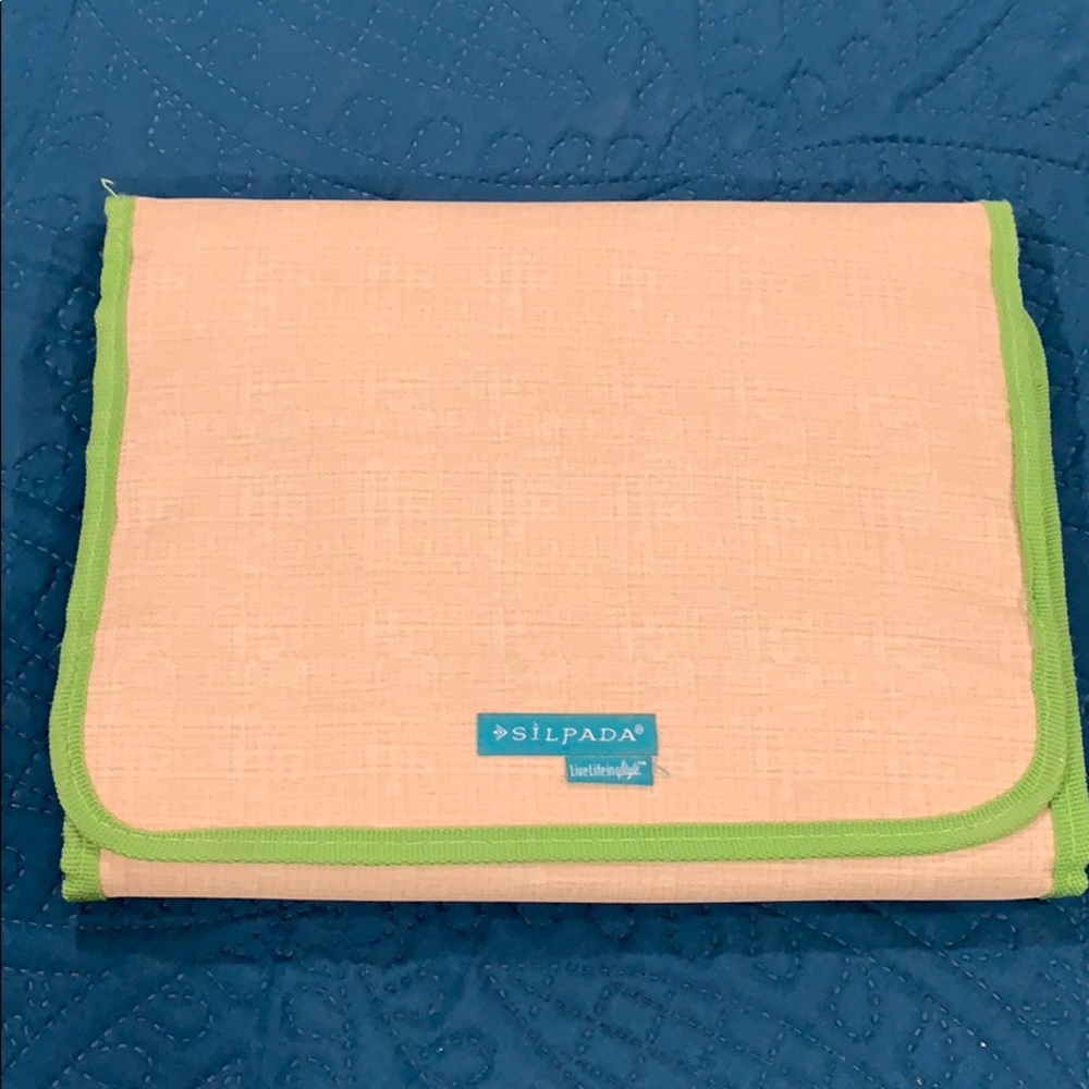 Silpada Sand and Lime Trimmed Jewelry Organizer
